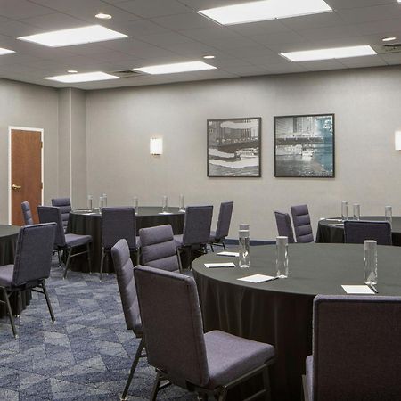 Courtyard By Marriott Chicago Downtown/River North Екстериор снимка