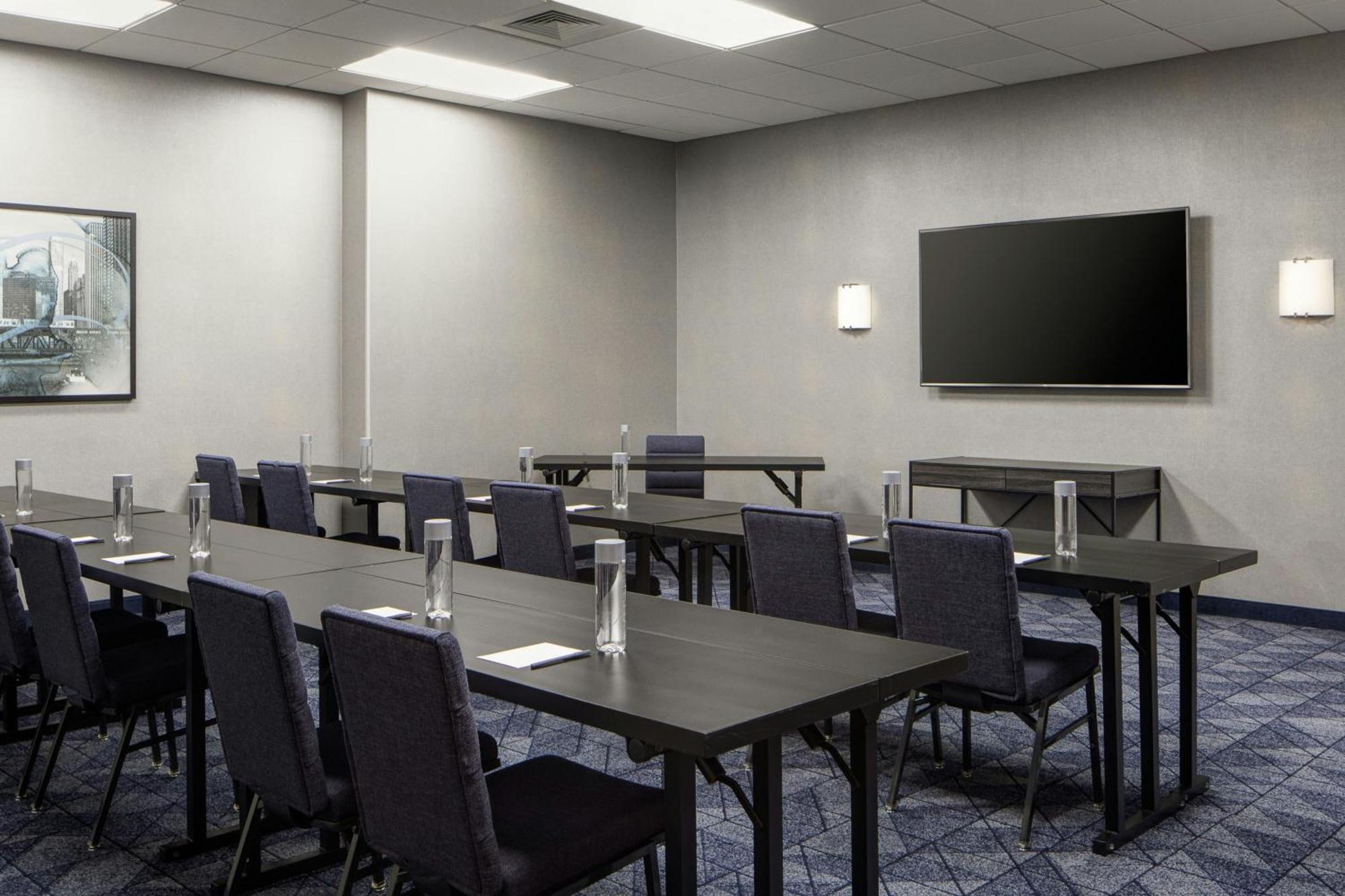 Courtyard By Marriott Chicago Downtown/River North Екстериор снимка