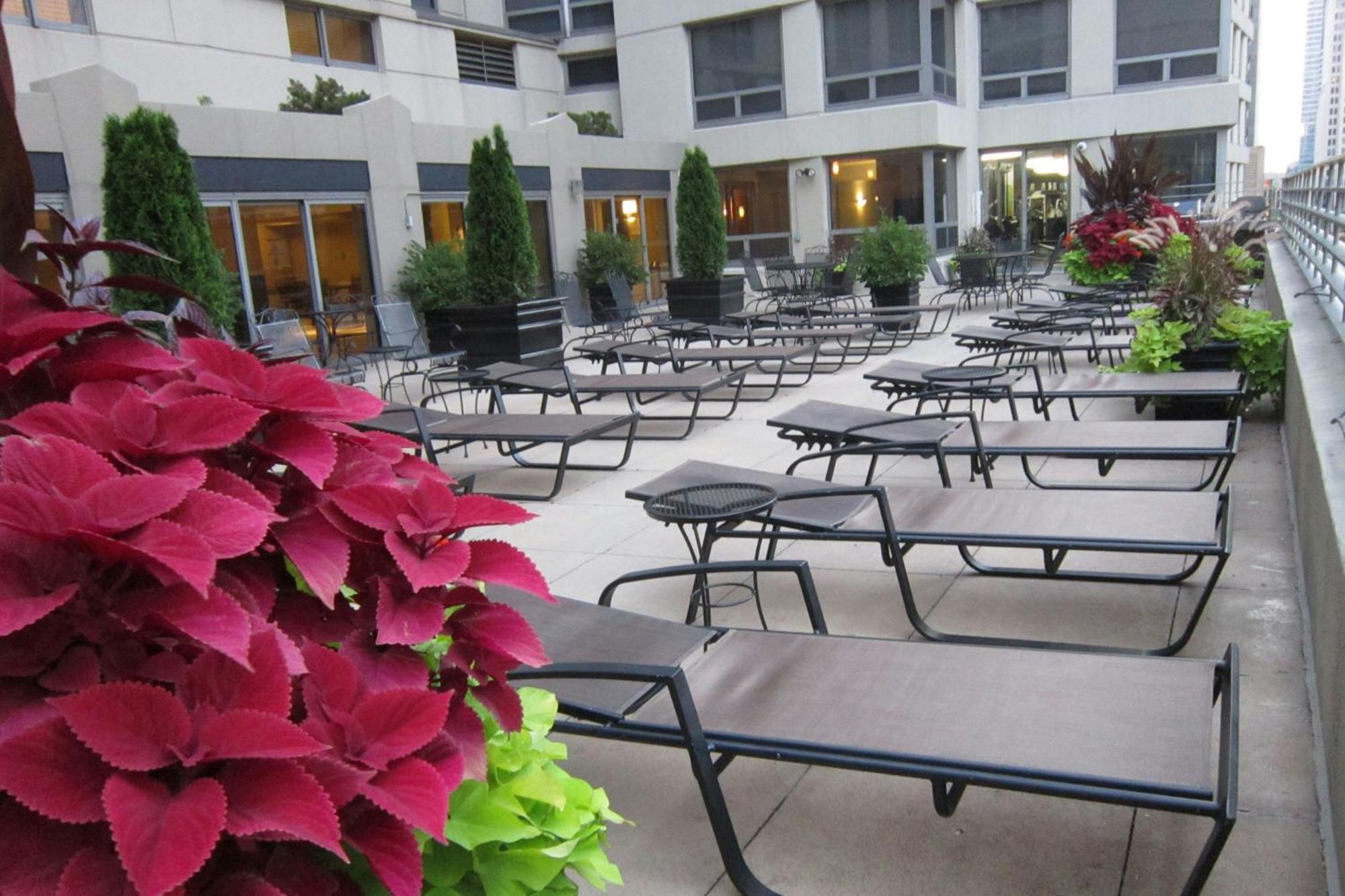 Courtyard By Marriott Chicago Downtown/River North Екстериор снимка