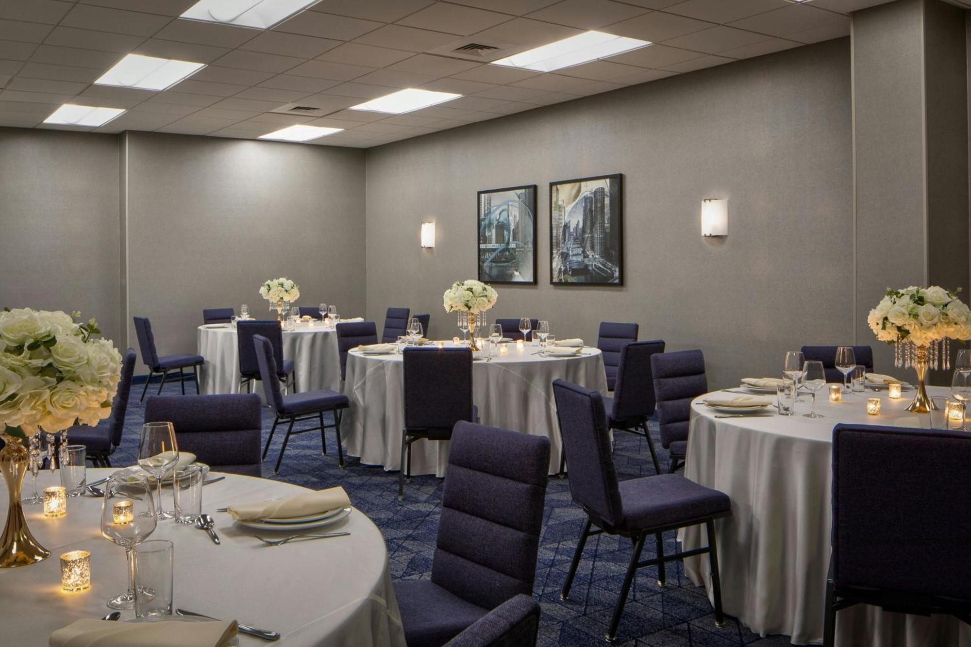 Courtyard By Marriott Chicago Downtown/River North Екстериор снимка