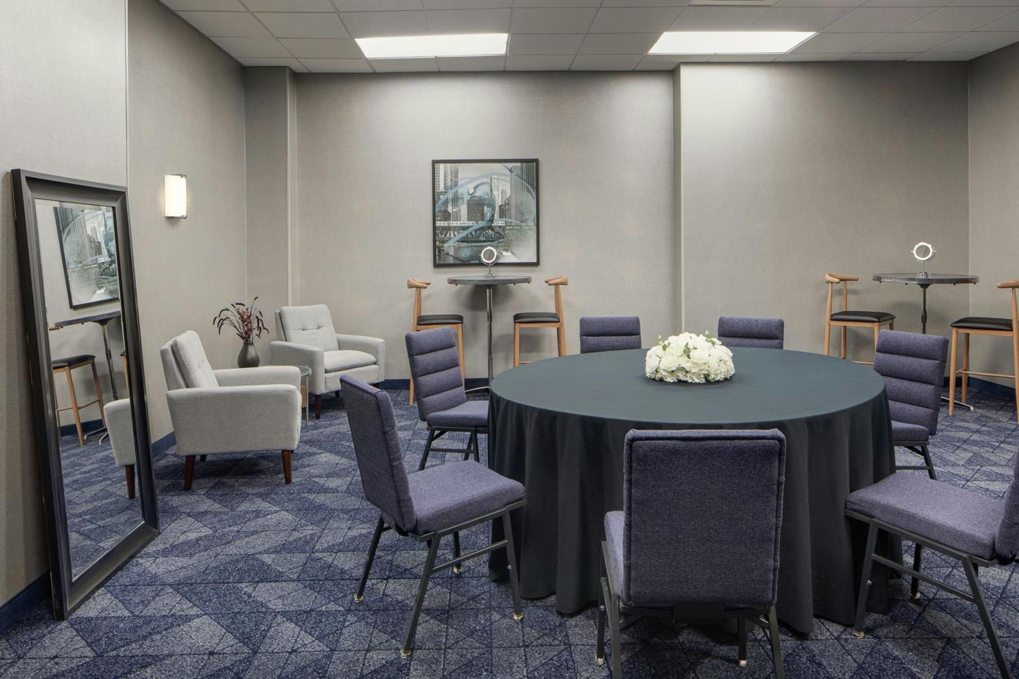 Courtyard By Marriott Chicago Downtown/River North Екстериор снимка