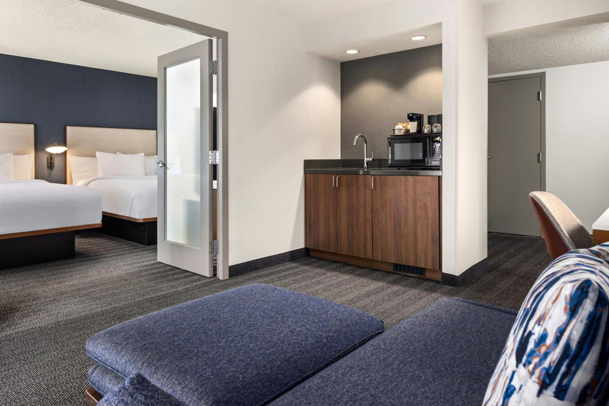 Courtyard By Marriott Chicago Downtown/River North Екстериор снимка