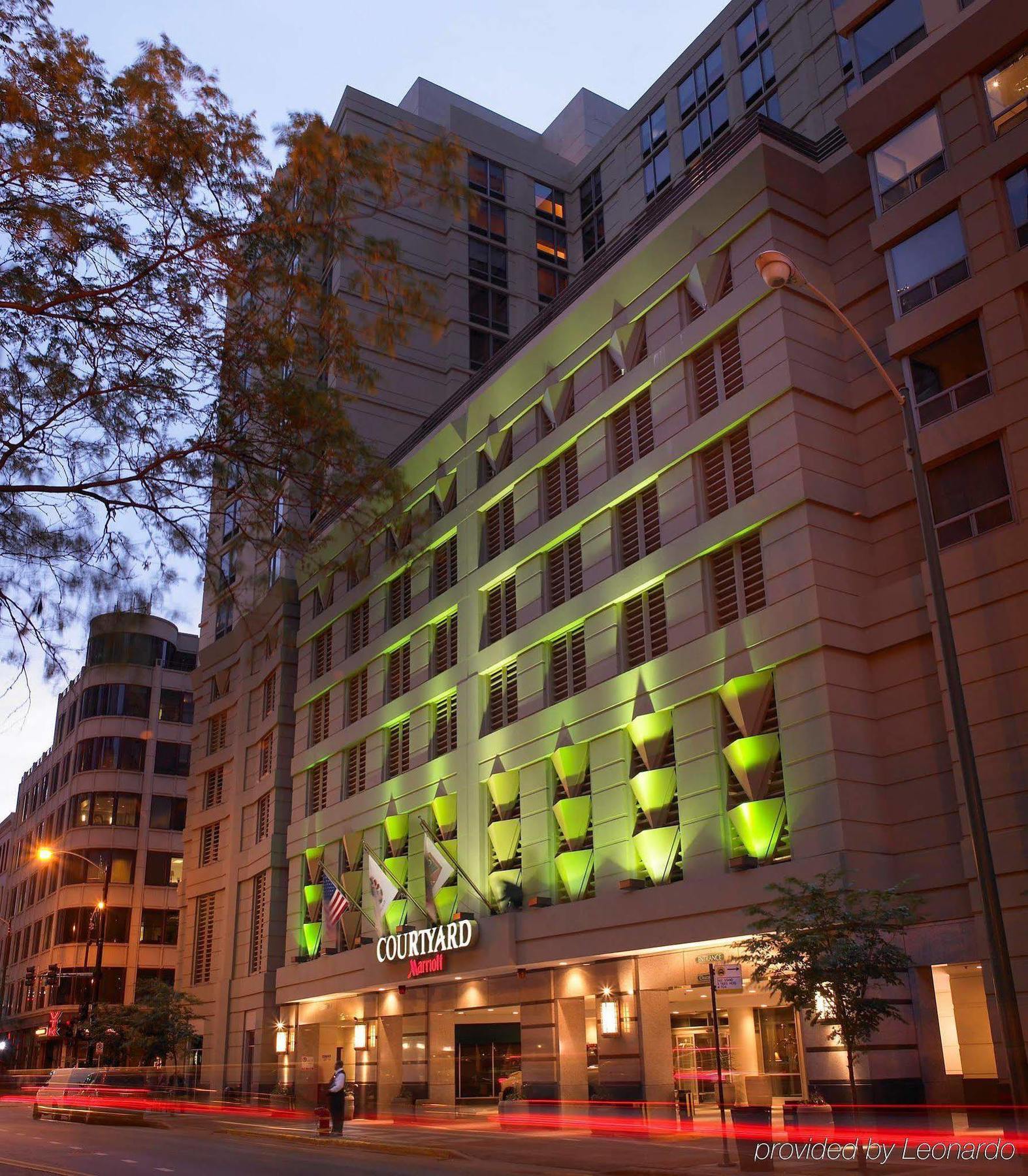 Courtyard By Marriott Chicago Downtown/River North Екстериор снимка