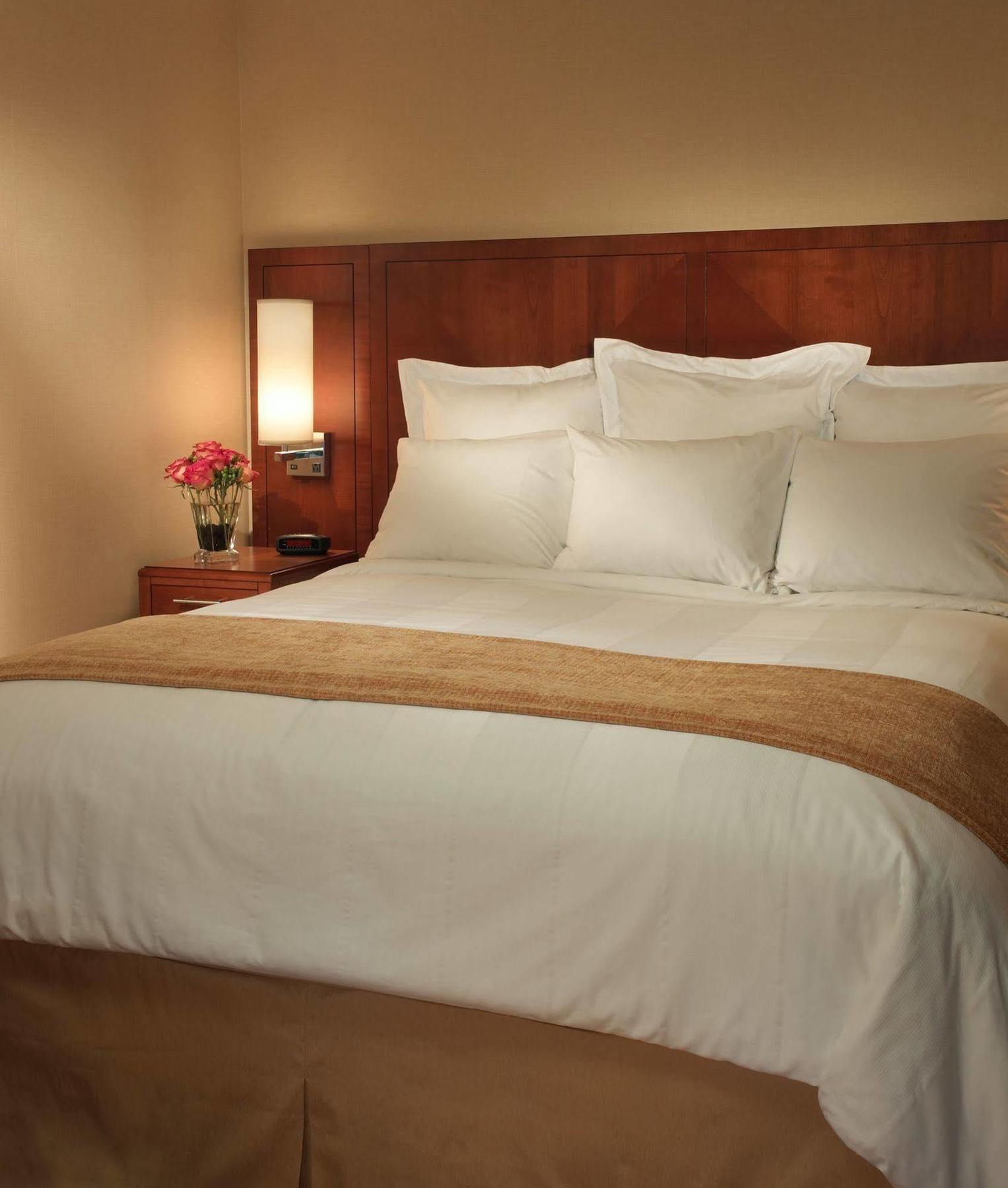 Courtyard By Marriott Chicago Downtown/River North Екстериор снимка